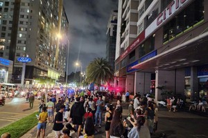 胡志明市一公寓11楼失火 数百人紧急疏散