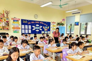 北江省北江市颖计小学学生的英语课时间。