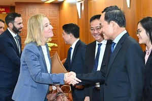 胡志明市市委书记陈留光与美国驻胡志明市总领事梅丽莎·布朗。