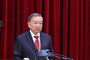 党中央总书记苏林在越南共产党第十三届党中央委员会第十三次会议上发表讲话。