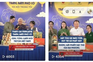 陈友灵局长( 白衫)参与直播销售活动。