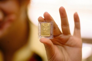 10月8日上午，SJC金片价格每两已介于1亿4140万元大关。