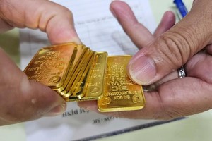 10月13日上午，金片价格每两逼近1亿4400万元