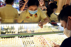 10月19日周末金价暴跌 专家预报将会回升