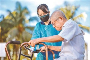 伸个懒腰咋还中风了？这个动作暗藏危险