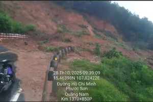 弹簧岭严重滑坡。