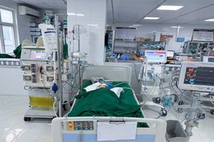 经过逾两周积极治疗，9岁女童已脱离生命危险。