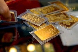 某男生把父母30两黄金卖掉后将钱转给冒充公安的歹徒。