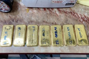 在某起案件中被查获的走私黄金。