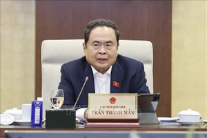 国会主席陈青敏发言。