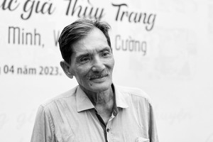 艺人商信于2023年4月出席新书发布会。