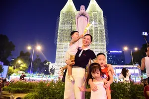 12月18日南部天气白天晴朗，晚上少雨，利于休闲娱乐。