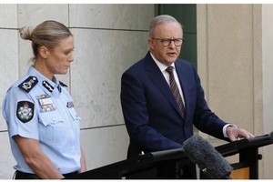 继邦迪海滩恐怖袭击事件后，澳大利亚政府宣布，将启动自1996年波特亚瑟大屠杀以来规模最大的枪支回购计划。