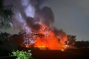 火势猛烈燃烧。