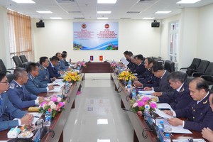 双方会议现场。