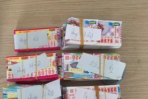 同奈省一名民众向失主归还2140张彩票。