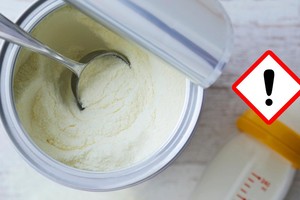 卫生部要求停止销售一批疑似含毒的雀巢奶粉