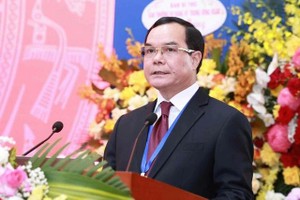 越南祖国阵线中央委员会副主席、党委书记、越南劳动总联团主席阮廷康。