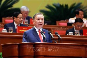 党中央总书记、大会文件小组组长苏林作了党中央第十三届中央委员会关于提交党第十四次全国代表大会文件的《报告》 。