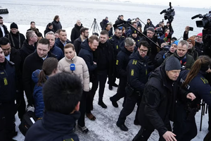 丹麦首相弗雷泽里克森当地时间23日访问丹麦自治领地格陵兰岛首府努克，称此访的首要目的是表达丹麦对格陵兰岛的坚定支持。