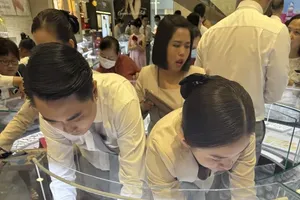 国内金价每两上涨 210 万至 220 万元