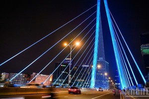 胡志明市是现代化、活力与开放精神的象征。图自《人民报》