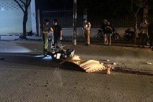 斯次交通事故现场。