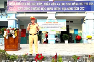 13号国道交警站干部分析造成交通事故的情况。 