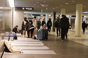 为返乡困难者开放札幌站前的“地下步行空间”。共同社