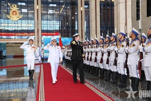 阮新疆大将会见澳大利亚皇家海军司令。图自人民军报