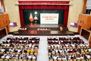 胡志明市人民议会发出通报召集市人民议会代表出席第八次会议。示意图