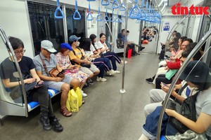 市民乘搭地铁1号线。