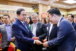 国会主席陈青敏向国家审计署全体干部职工致以最美好的新春祝福。