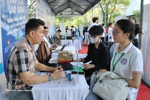 在胡志明市举办的一个招聘会。