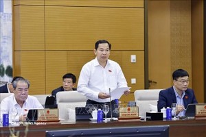 党中央委员、国会秘书长、国会办公厅主任、国家选举委员会办公室主任黎光孟。