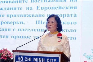 胡志明市越南与保加利亚友好协会主席黄泰兰发表讲话。