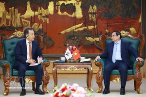 越南政府总理范明政会见欧亚经济委员会执委会主席萨金塔耶夫。