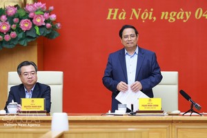 政府总理范明政发表讲话。