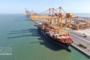 首艘商贸货轮正式靠泊海防港股份有限公司第 3、4 号码头。