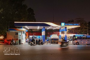 成品油价格大幅下降。