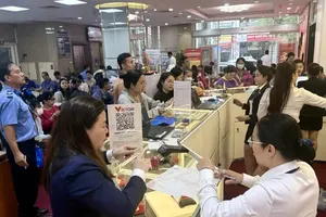 3月12日上午，SJC金片与9999金戒指价格每两下跌140万元