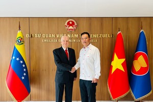 越南驻委内瑞拉大使武中美会见委内瑞拉—越南友谊屋主席卡洛路斯·威莫尔。