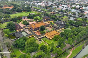 鸟瞰顺化古都遗迹群。