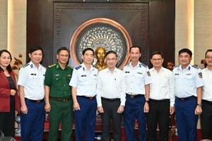 与会代表合影留念。