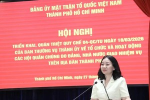 张氏碧幸同志在会议上发表讲话。