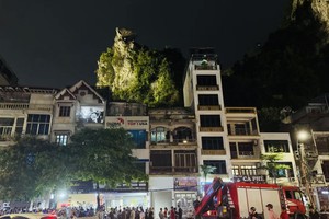  职能力量开展搜救工作。