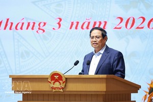 越南政府总理范明政主持会议。