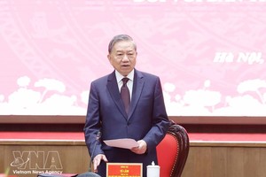 苏林总书记在会议上发言。