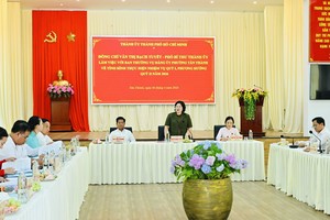 文氏白雪副书记在会上发表指导意见。