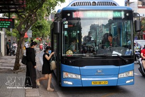 胡志明市预计将对135条公交线路实行市民免费乘车政策。